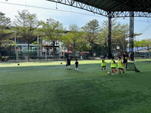 Newchapterfootballclub สอนฟุตบอลเด็กสนามนนทบุรี12